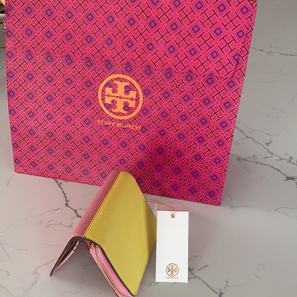 Tory Burch Willa Soft Quilted Leather Medium Wallet (Catmint  Tory Burch Wallet